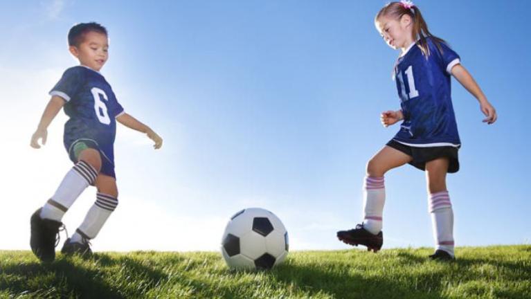 SHOULD YOUNG ATHLETES SPECIALIZE IN A SPORT?