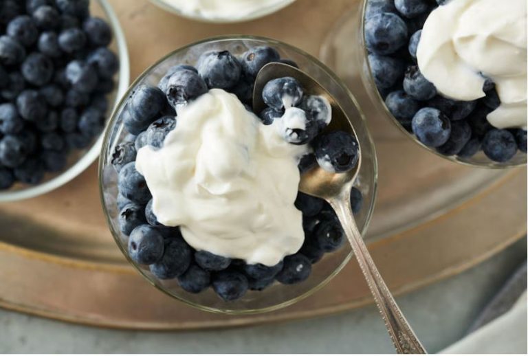 7 HEALTHY FOODS THAT CAN HELP YOU COMBAT STRESS, ACCORDING TO EXPERTS